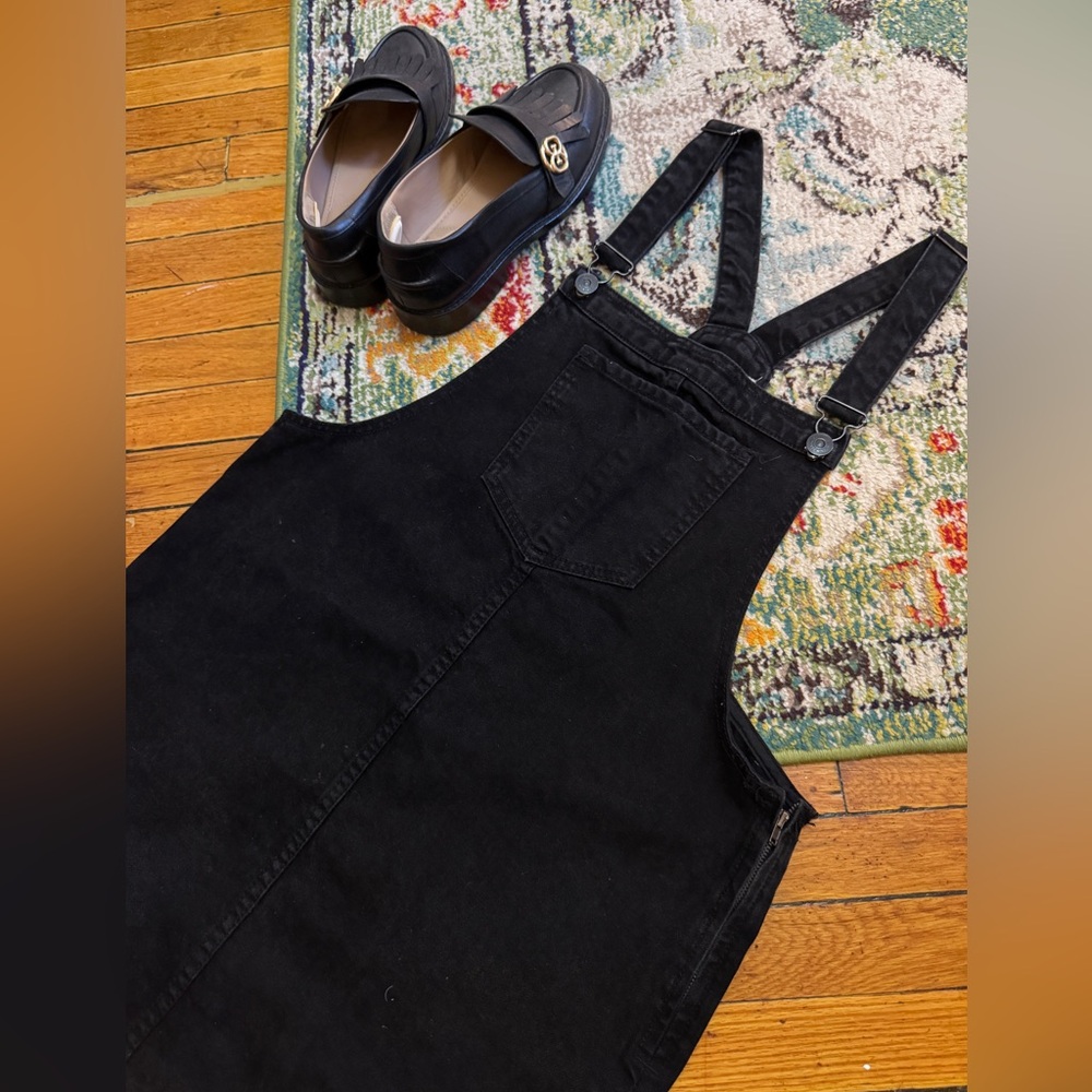 Black Overall Dress 🖤 - Picture 2 of 9